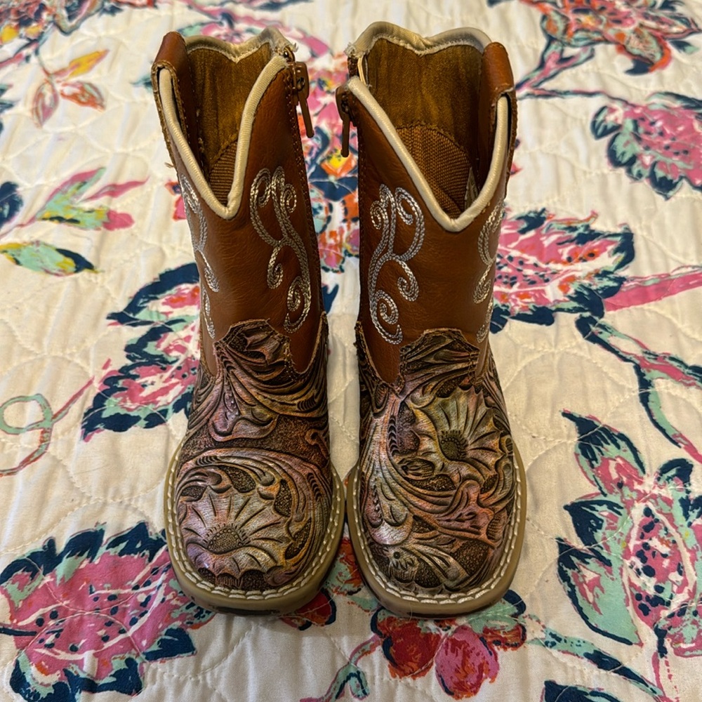 Twister boots lil girls size 5